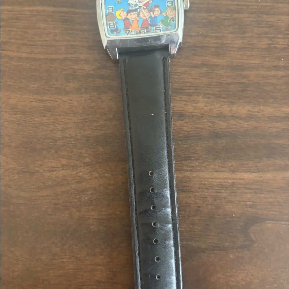 Black Leather Peanuts Gang Watch - Picture 2 of 2